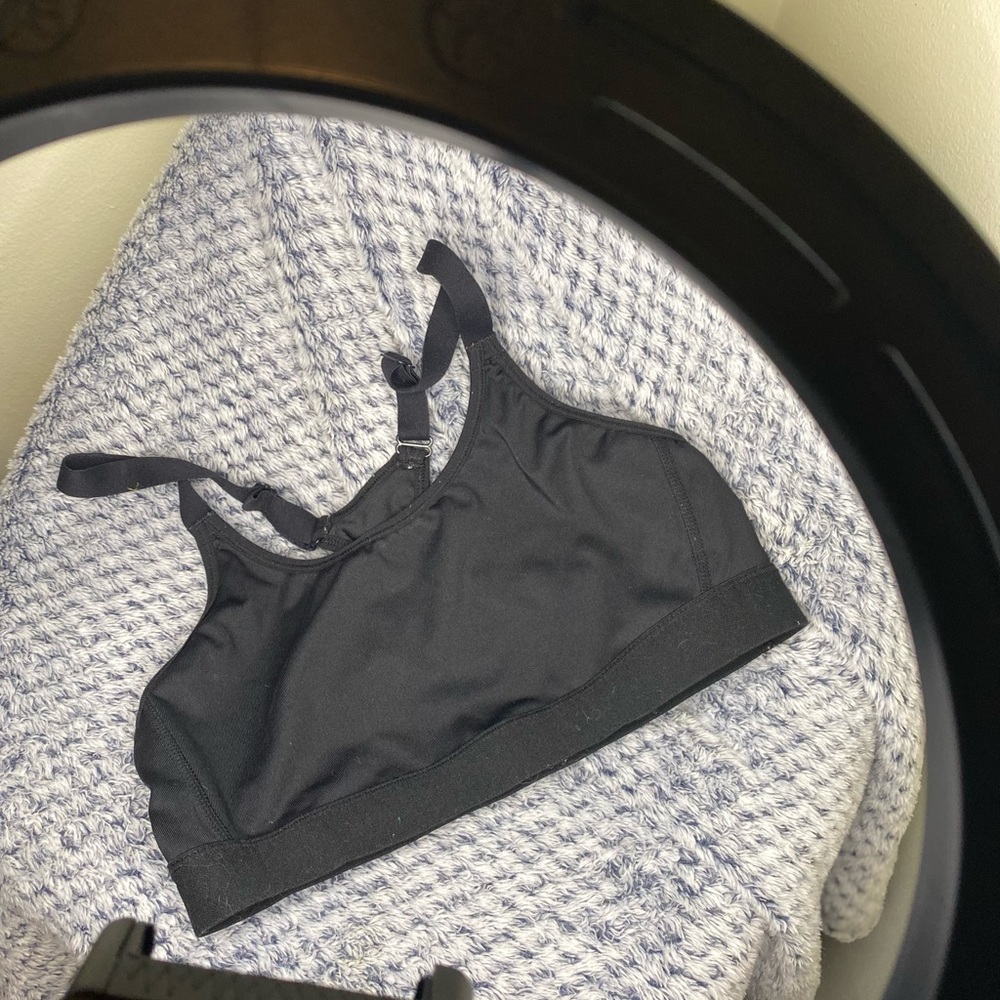 Black sports bra
